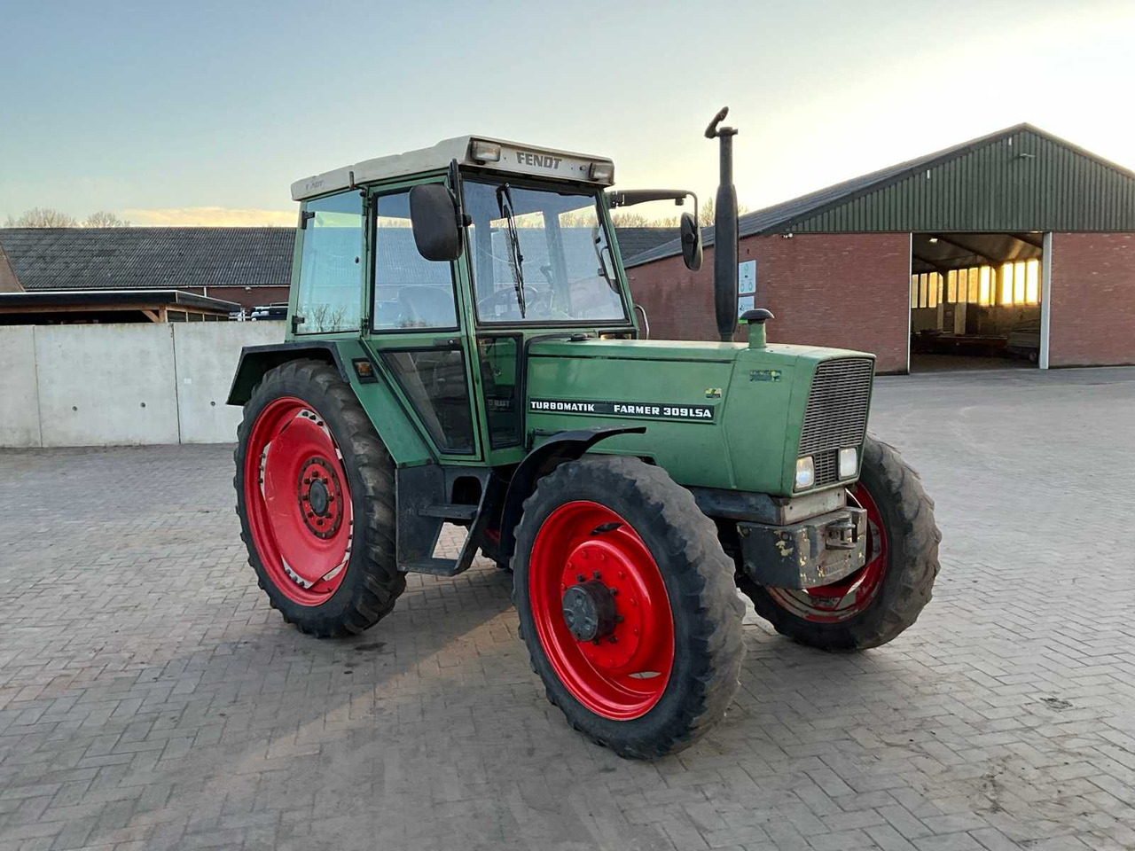 1982 FENDT ALL-WHEEL DRIVE FARM TRACTOR - Трактор: фото 3 1982 FENDT ALL-WHEEL DRIVE FARM TRACTOR - Трактор: фото 3