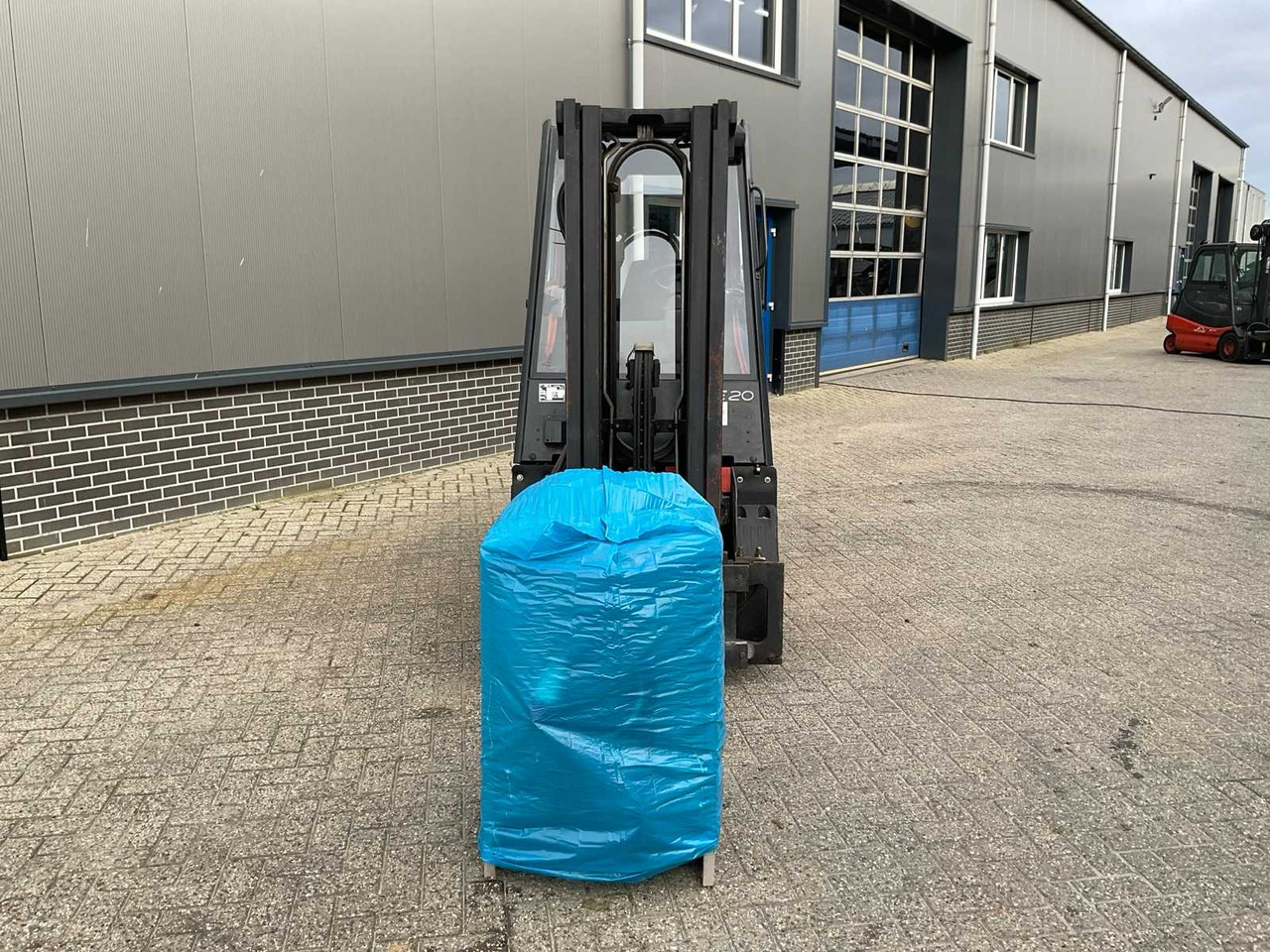 1999 LINDE E20H FORKLIFT - Вилочный погрузчик: фото 2 1999 LINDE E20H FORKLIFT - Вилочный погрузчик: фото 2