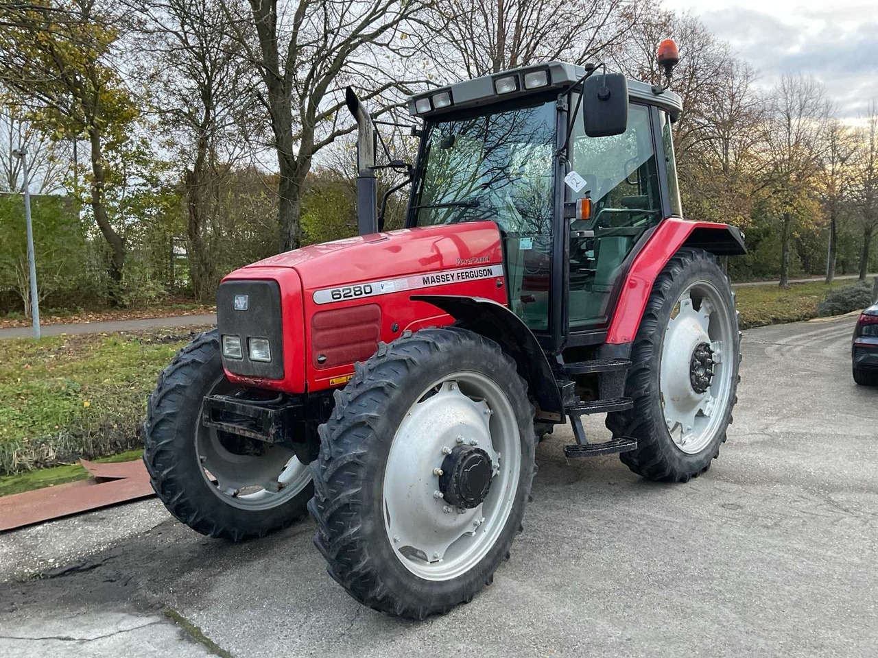 2002 MASSEY FERGUSON 6280 ALL-WHEEL DRIVE FARM TRACTOR - Трактор: фото 1 2002 MASSEY FERGUSON 6280 ALL-WHEEL DRIVE FARM TRACTOR - Трактор: фото 1