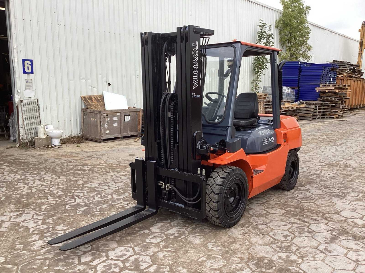 2004 TOYOTA 7FD35 FORKLIFT - Вилочный погрузчик: фото 1 2004 TOYOTA 7FD35 FORKLIFT - Вилочный погрузчик: фото 1