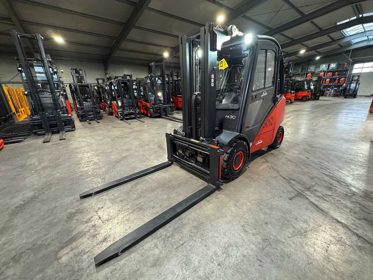 2010 LINDE H30D-01 3.000KG 3.+4. VALVE FORK ADJUSTER TRIPLEX DIESEL FORKLIFT FORKLIFT 10,482 HOURS. - Вилочный погрузчик: фото 2 2010 LINDE H30D-01 3.000KG 3.+4. VALVE FORK ADJUSTER TRIPLEX DIESEL FORKLIFT FORKLIFT 10,482 HOURS. - Вилочный погрузчик: фото 2