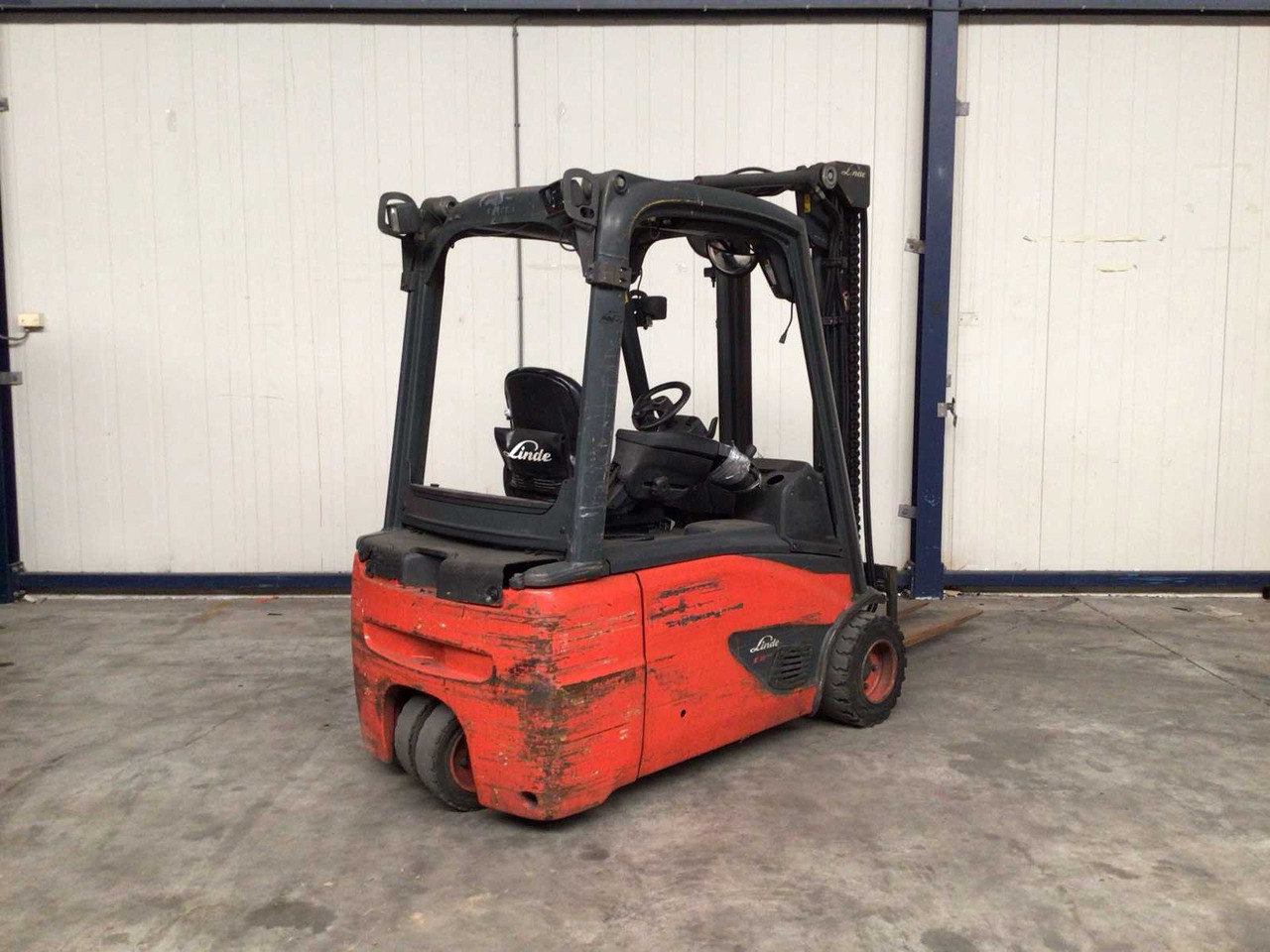 2014 LINDE E18 FORKLIFT - Вилочный погрузчик: фото 2 2014 LINDE E18 FORKLIFT - Вилочный погрузчик: фото 2