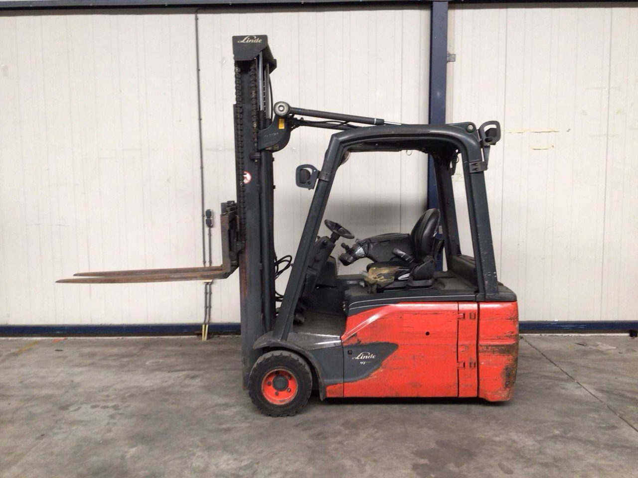 2014 LINDE E18 FORKLIFT - Вилочный погрузчик: фото 4 2014 LINDE E18 FORKLIFT - Вилочный погрузчик: фото 4