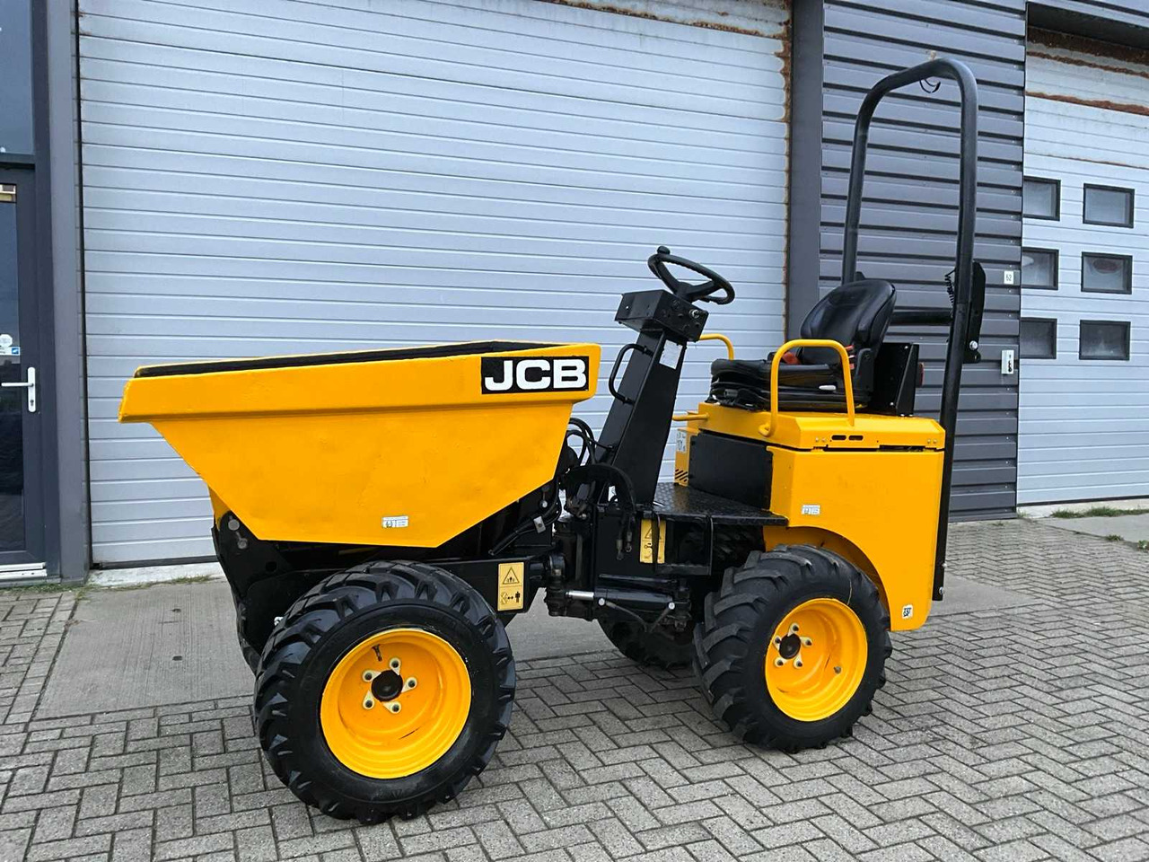 2015 JCB 1THT DUMPER - Мини-самосвал: фото 1 2015 JCB 1THT DUMPER - Мини-самосвал: фото 1