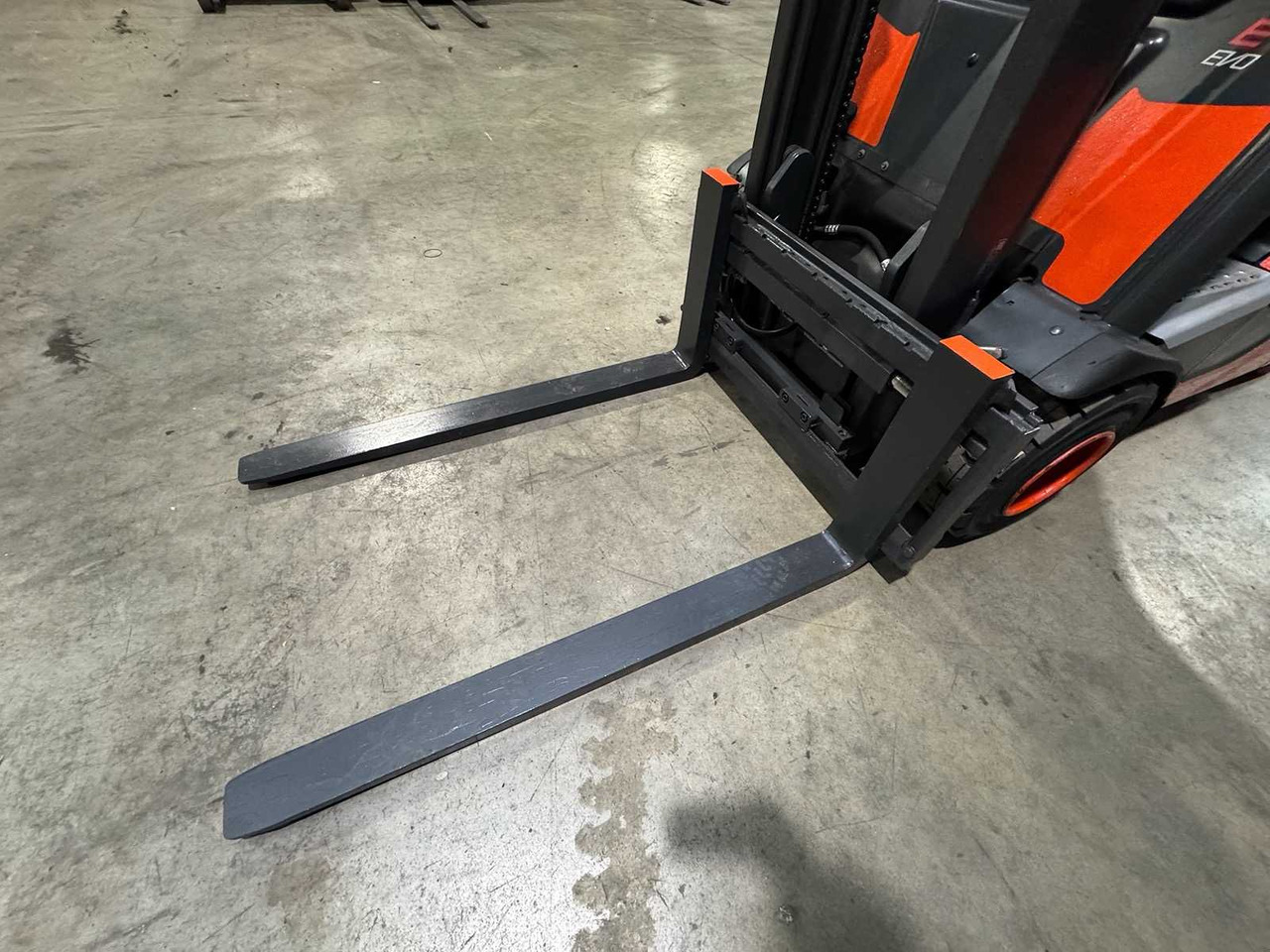 2020 SERVICE + UVV 12/2026 LINDE E18PH 2,977 HOURS 4X TIRES NEW ELECTRIC FORKLIFT. E20 E16 - Вилочный погрузчик: фото 3 2020 SERVICE + UVV 12/2026 LINDE E18PH 2,977 HOURS 4X TIRES NEW ELECTRIC FORKLIFT. E20 E16 - Вилочный погрузчик: фото 3