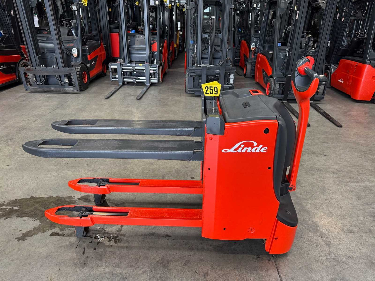 2021 LINDE T16L PALLET TRUCK ANT STACKER INITIAL STROKE 1,675 HOURS - Вилочный погрузчик: фото 1 2021 LINDE T16L PALLET TRUCK ANT STACKER INITIAL STROKE 1,675 HOURS - Вилочный погрузчик: фото 1