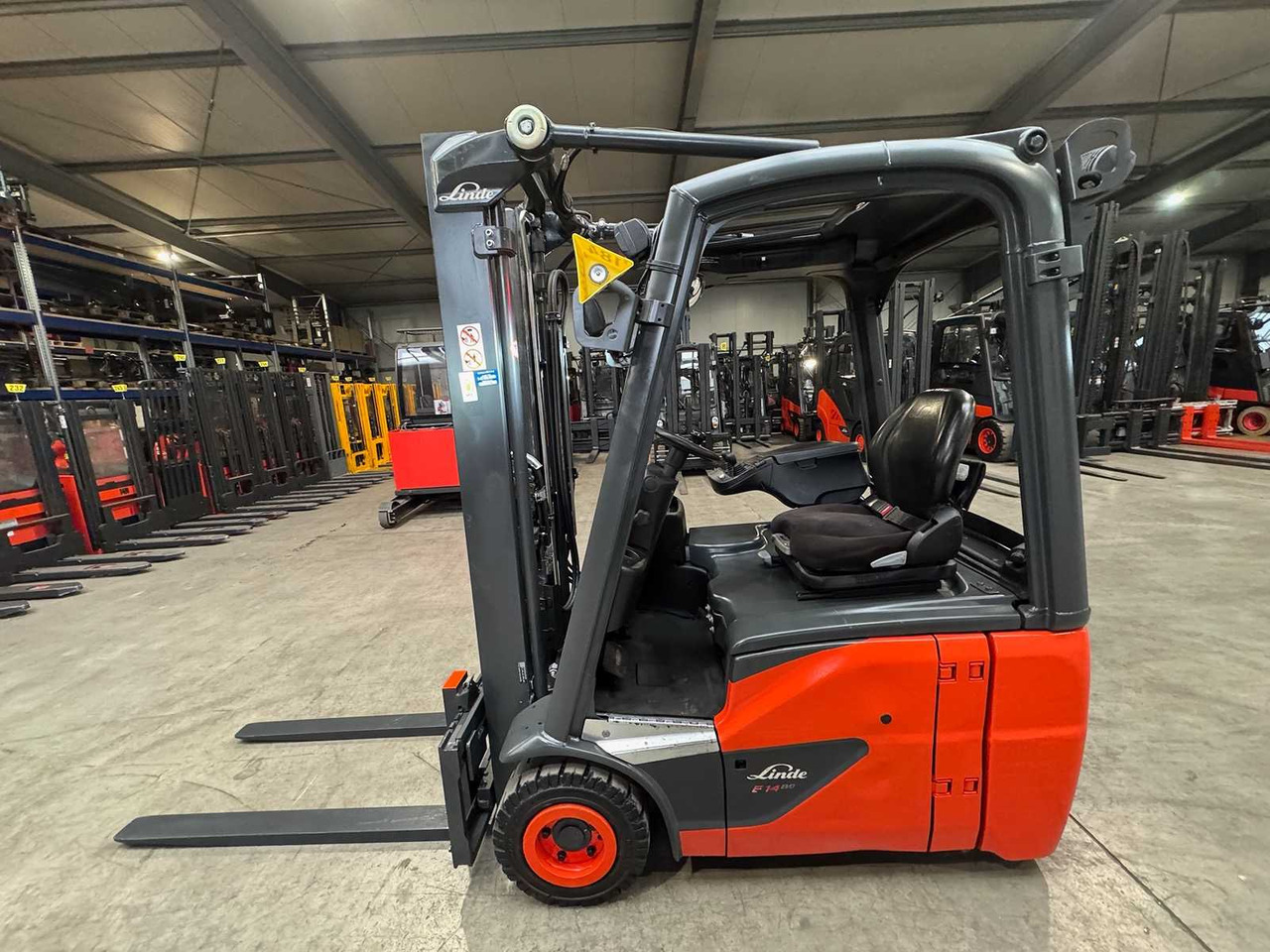 2022 SERVICE + UVV 12/2026 LINDE E14 8,677 HOURS ELECTRIC FORKLIFT E20 E16 - Вилочный погрузчик: фото 2 2022 SERVICE + UVV 12/2026 LINDE E14 8,677 HOURS ELECTRIC FORKLIFT E20 E16 - Вилочный погрузчик: фото 2