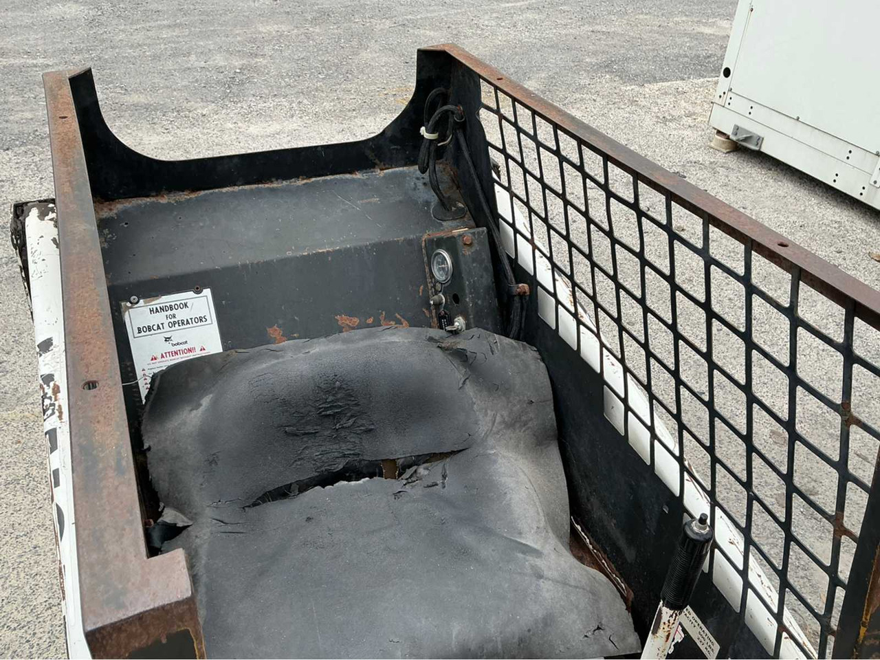 Гусеничный мини-погрузчик BOBCAT 310 SKID STEER LOADER: фото 8