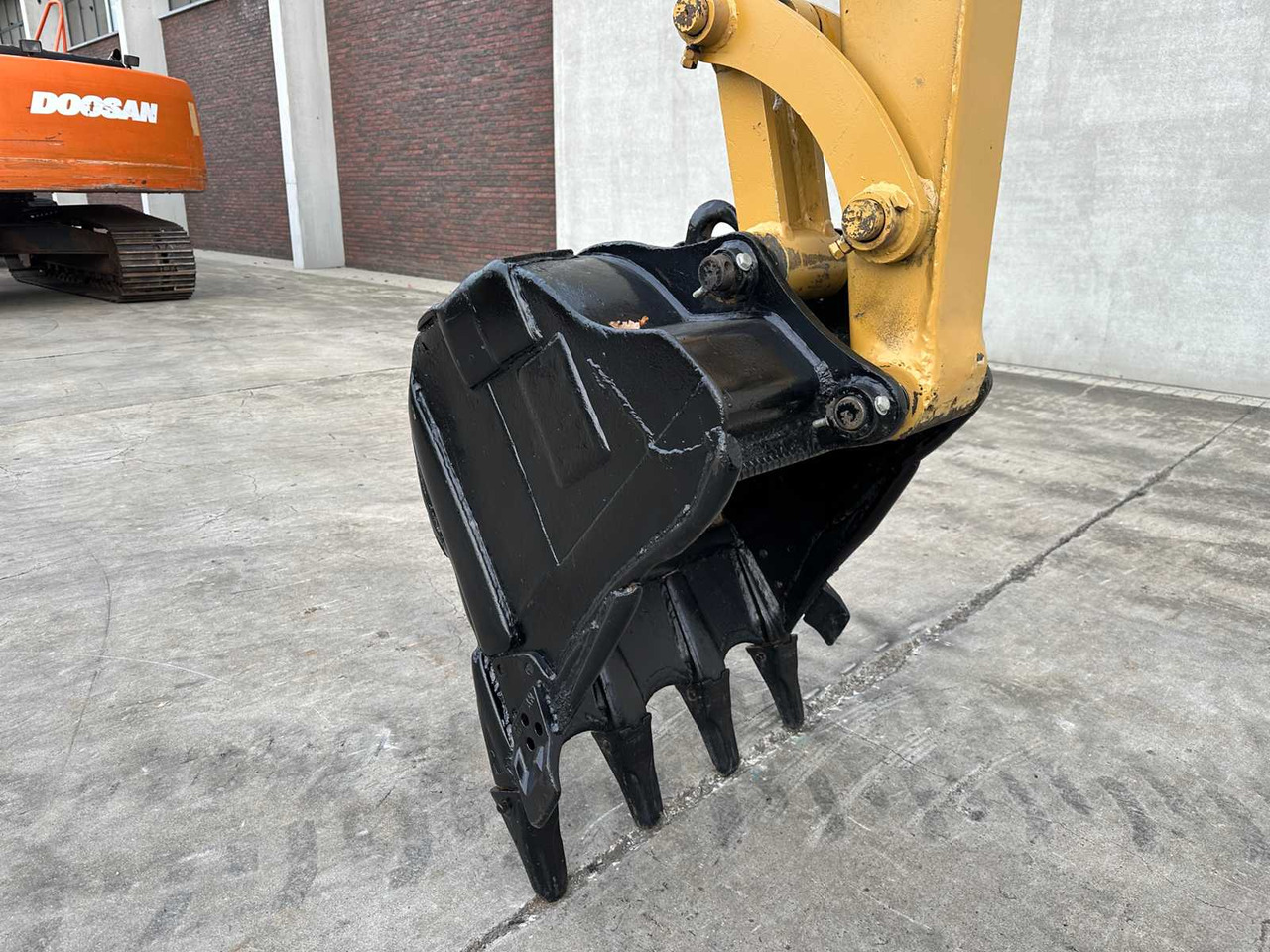 Экскаватор CATERPILLAR - 2011 - 306 - MIDI EXCAVATOR: фото 8