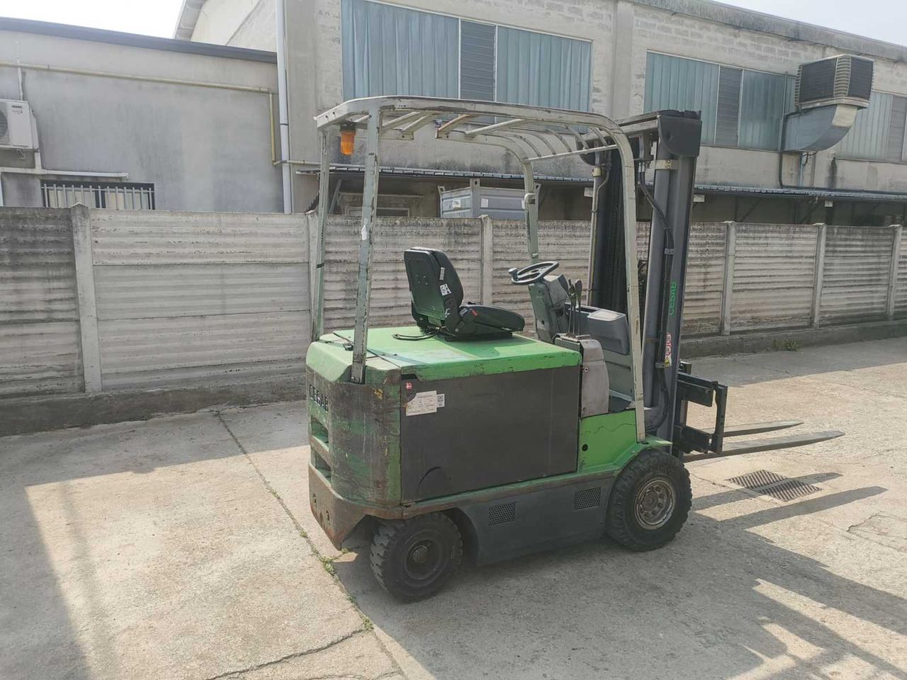 CESAB COMPACT 250 ELECTRIC FORKLIFT - Вилочный погрузчик: фото 4 CESAB COMPACT 250 ELECTRIC FORKLIFT - Вилочный погрузчик: фото 4