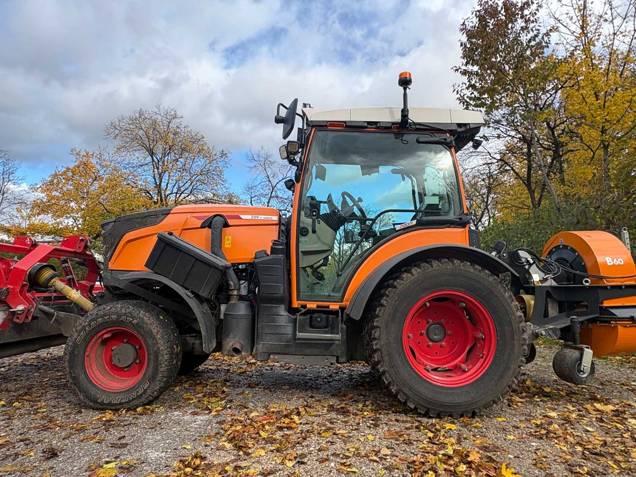 FENDT 209 V VARIO FARM TRACTOR WITH ALL-WHEEL DRIVE - Трактор: фото 2 FENDT 209 V VARIO FARM TRACTOR WITH ALL-WHEEL DRIVE - Трактор: фото 2
