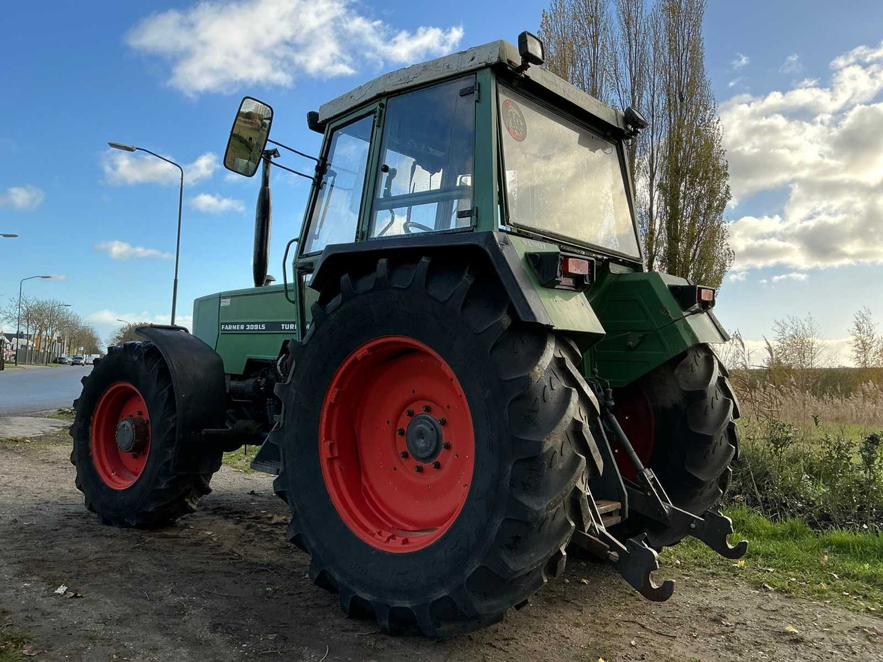 FENDT FARMER 309 LSA TURBOMATIK FOUR-WHEEL DRIVE AGRICULTURAL TRACTOR - Трактор: фото 3 FENDT FARMER 309 LSA TURBOMATIK FOUR-WHEEL DRIVE AGRICULTURAL TRACTOR - Трактор: фото 3