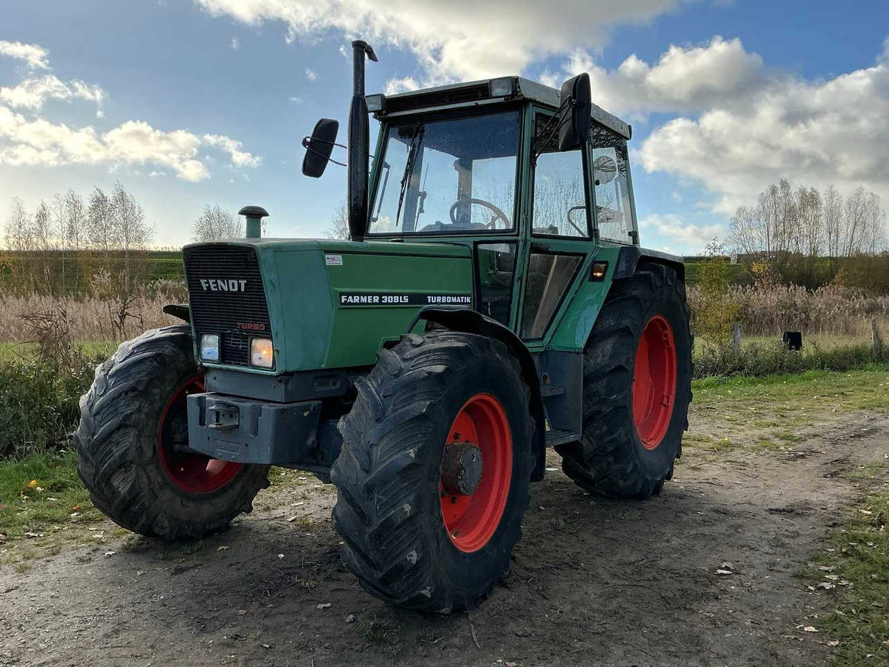 FENDT FARMER 309 LSA TURBOMATIK FOUR-WHEEL DRIVE AGRICULTURAL TRACTOR - Трактор: фото 1 FENDT FARMER 309 LSA TURBOMATIK FOUR-WHEEL DRIVE AGRICULTURAL TRACTOR - Трактор: фото 1