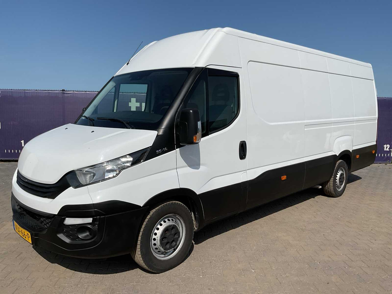 2016 - IVECO - DAILY - 35S14V 2.3 410 H2 - COMMERCIAL VEHICLE - Фургон: фото 1 2016 - IVECO - DAILY - 35S14V 2.3 410 H2 - COMMERCIAL VEHICLE - Фургон: фото 1