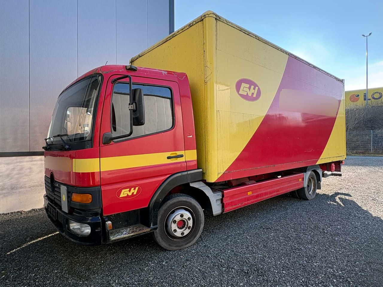 MERCEDES BENZ 970.01 - BOX TRUCK WITH LOADING BOARD (2002) - Грузовик: фото 2 MERCEDES BENZ 970.01 - BOX TRUCK WITH LOADING BOARD (2002) - Грузовик: фото 2