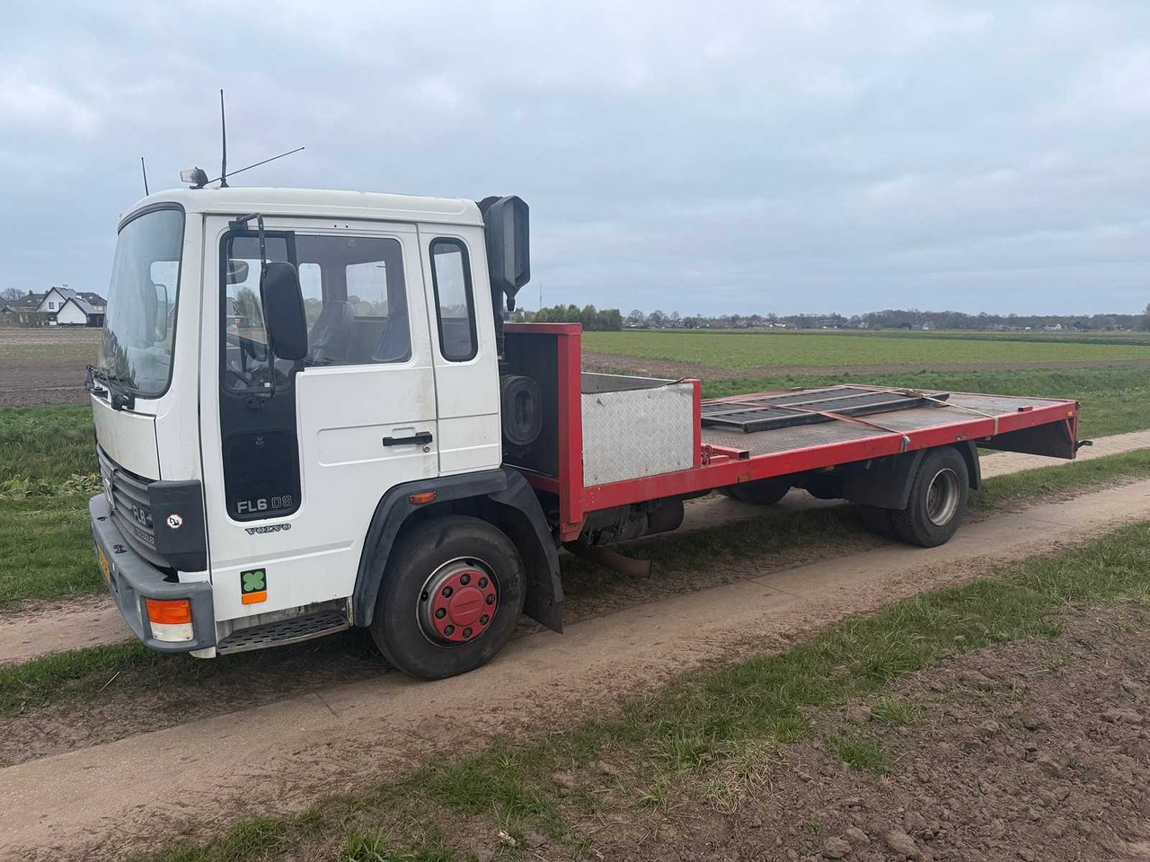 VOLVO - FL608-4X2-J 75 - TRUCK - 1993 - Грузовик: фото 2 VOLVO - FL608-4X2-J 75 - TRUCK - 1993 - Грузовик: фото 2