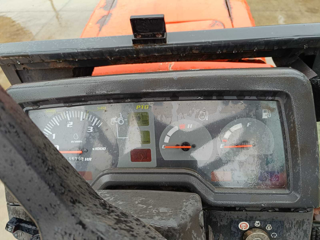 Трактор KUBOTA - STV40 - 4-WHEEL DRIVE TRACTOR: фото 8 Трактор KUBOTA - STV40 - 4-WHEEL DRIVE TRACTOR: фото 8