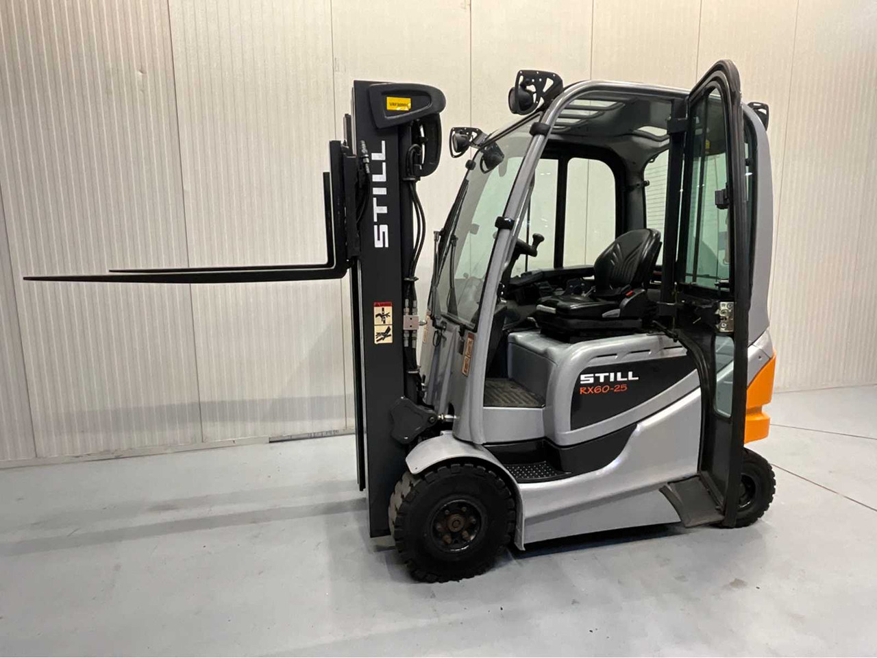 STILL - RX60-25 - FORKLIFT TRIPLEX - SITESHIFT - FREELIFT - BATTERY FROM 2021 - CLOSED CABIN - AIR CONDITIONING - Вилочный погрузчик: фото 2 STILL - RX60-25 - FORKLIFT TRIPLEX - SITESHIFT - FREELIFT - BATTERY FROM 2021 - CLOSED CABIN - AIR CONDITIONING - Вилочный погрузчик: фото 2