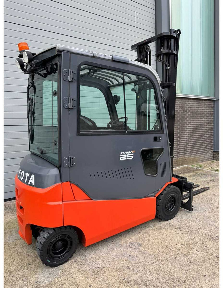 TOYOTA - 2013 - 8-FBMT-25 - FORK POSITIONER, SIDE-SHIFT - FORKLIFT - Вилочный погрузчик: фото 4 TOYOTA - 2013 - 8-FBMT-25 - FORK POSITIONER, SIDE-SHIFT - FORKLIFT - Вилочный погрузчик: фото 4