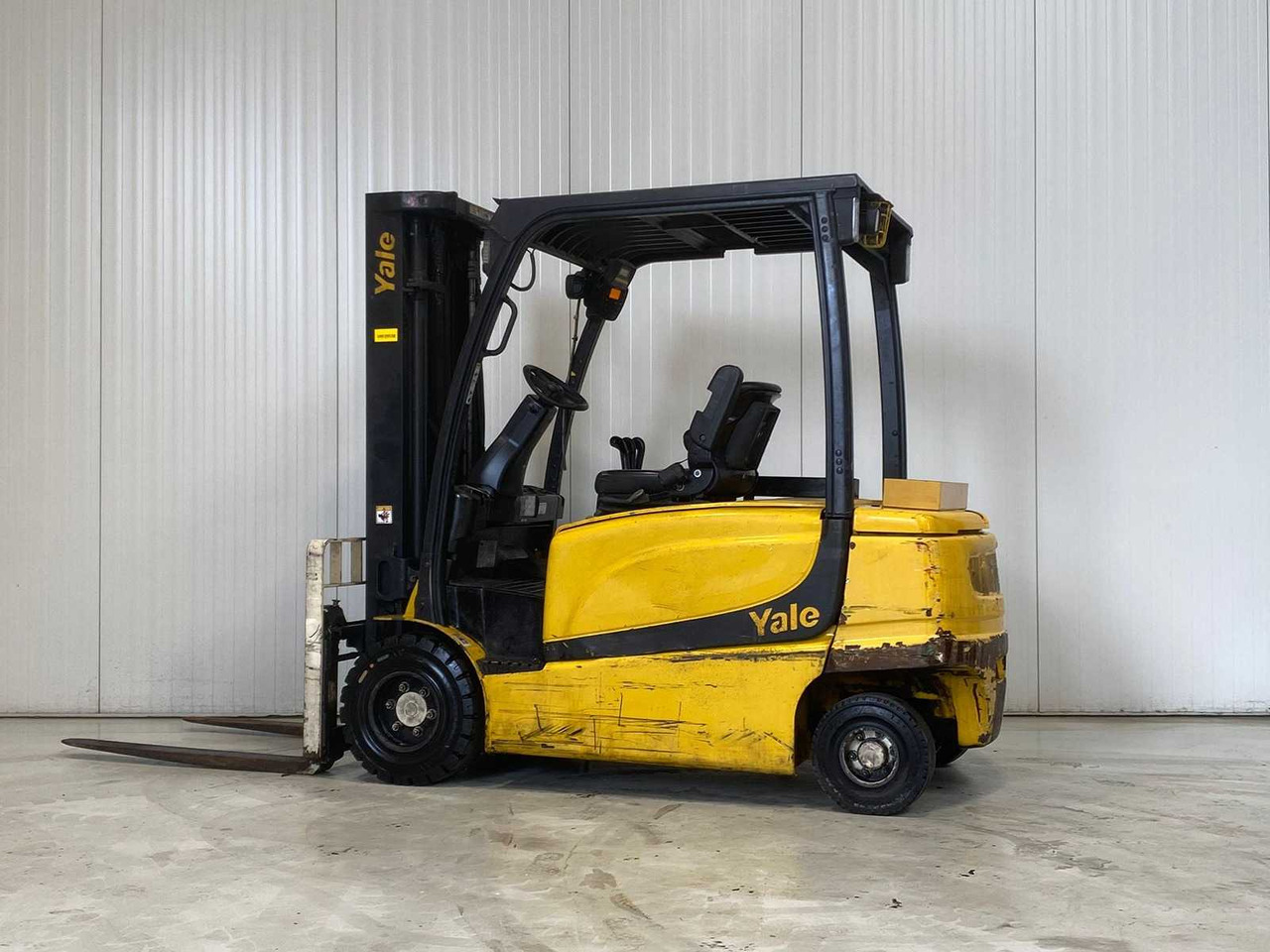 YALE - 2013 - ERP 35 VL - FORKLIFT - TRIPLEX - FREE-LIFT - SIDE-SHIFT - Вилочный погрузчик: фото 2 YALE - 2013 - ERP 35 VL - FORKLIFT - TRIPLEX - FREE-LIFT - SIDE-SHIFT - Вилочный погрузчик: фото 2
