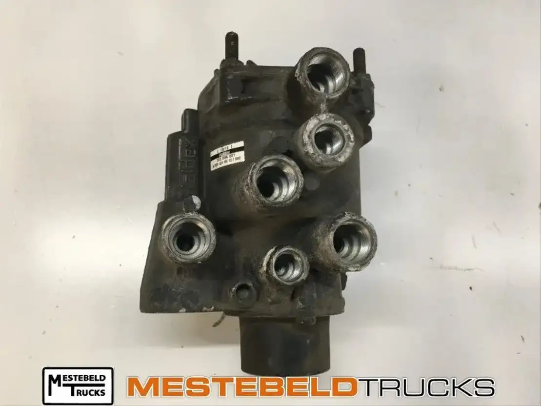 Mercedes-Benz Aanhangwagenstuurventiel - Детали тормозной системы для Грузовиков: фото 1 Mercedes-Benz Aanhangwagenstuurventiel - Детали тормозной системы для Грузовиков: фото 1