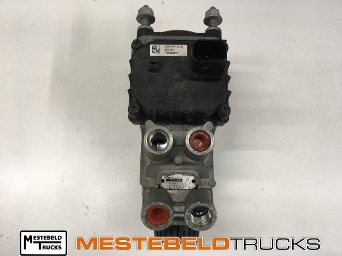 Mercedes Benz Voetremventiel - Тормозной клапан для Грузовиков: фото 1 Mercedes Benz Voetremventiel - Тормозной клапан для Грузовиков: фото 1