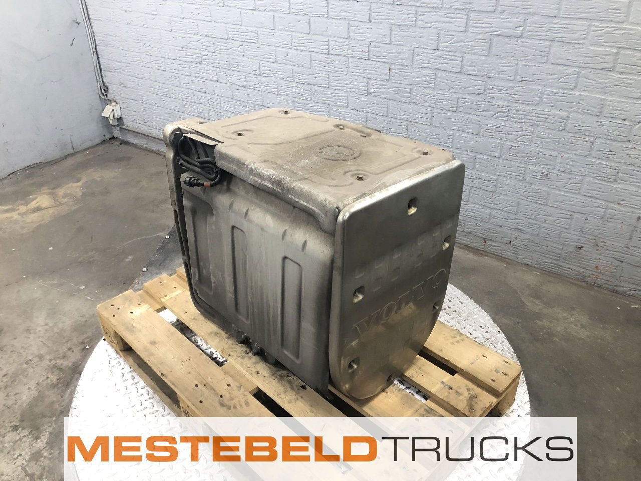 Volvo Katalysator - Выхлопная система для Грузовиков: фото 1 Volvo Katalysator - Выхлопная система для Грузовиков: фото 1