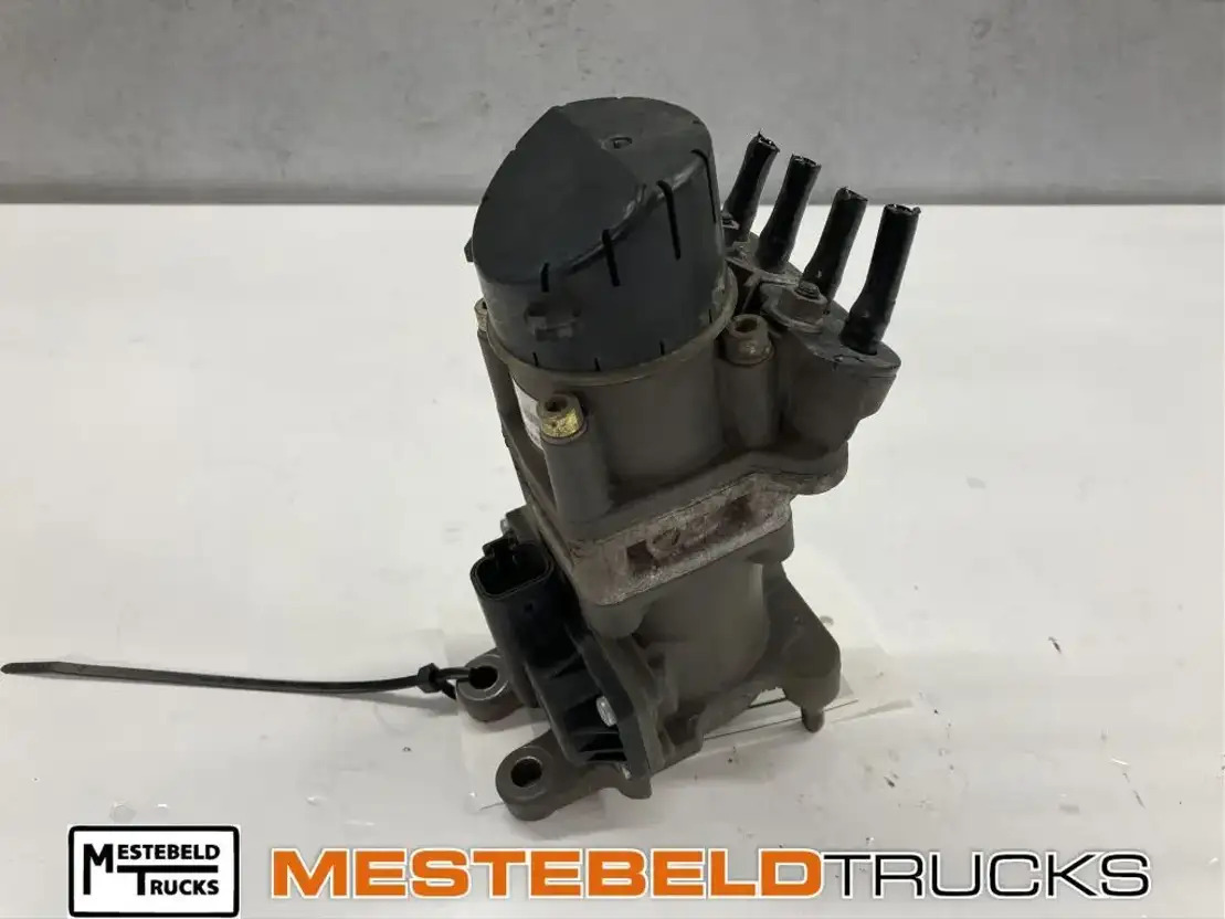 Volvo Voetremventiel - Тормозной клапан для Грузовиков: фото 1 Volvo Voetremventiel - Тормозной клапан для Грузовиков: фото 1