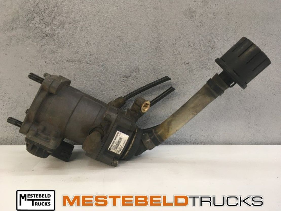 Volvo Voetremventiel - Тормозной клапан для Грузовиков: фото 1 Volvo Voetremventiel - Тормозной клапан для Грузовиков: фото 1