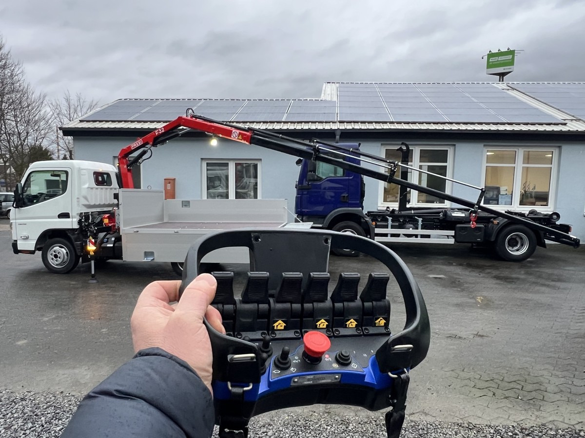 FUSO 3S15 Alu Pritsche 2.80m Ladekran Funk! - Малотоннажный бортовой грузовик: фото 2 FUSO 3S15 Alu Pritsche 2.80m Ladekran Funk! - Малотоннажный бортовой грузовик: фото 2