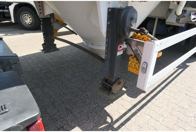 Полуприцеп-цистерна Для транспортировки цемента Feldbinder EUT 37.5, 1 Kammer, Luft-Lift, 27m³, SAF-Achsen: фото 7 Полуприцеп-цистерна Для транспортировки цемента Feldbinder EUT 37.5, 1 Kammer, Luft-Lift, 27m³, SAF-Achsen: фото 7