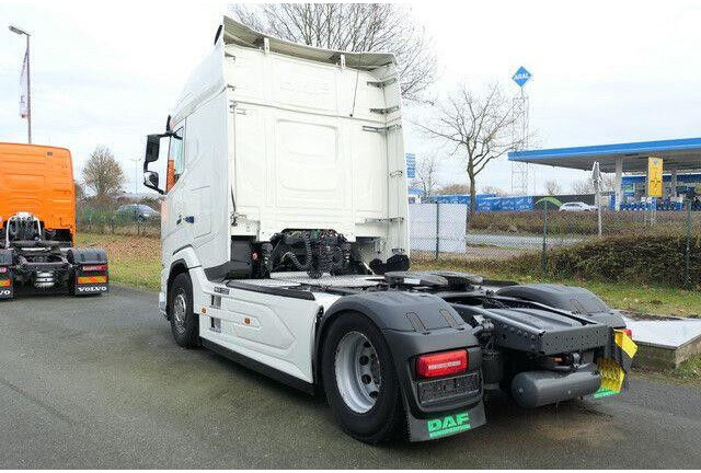 DAF XG 530 FT 4x2, Intarder, 2x Tank, Standklima - Тягач: фото 3 DAF XG 530 FT 4x2, Intarder, 2x Tank, Standklima - Тягач: фото 3