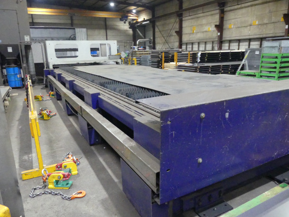 Machine de découpe 8m laser CO² avec refroidisseur et aspiration de fumée Bystronic Bylaser 6000 - Металлообрабатывающий станок: фото 5 Machine de découpe 8m laser CO² avec refroidisseur et aspiration de fumée Bystronic Bylaser 6000 - Металлообрабатывающий станок: фото 5