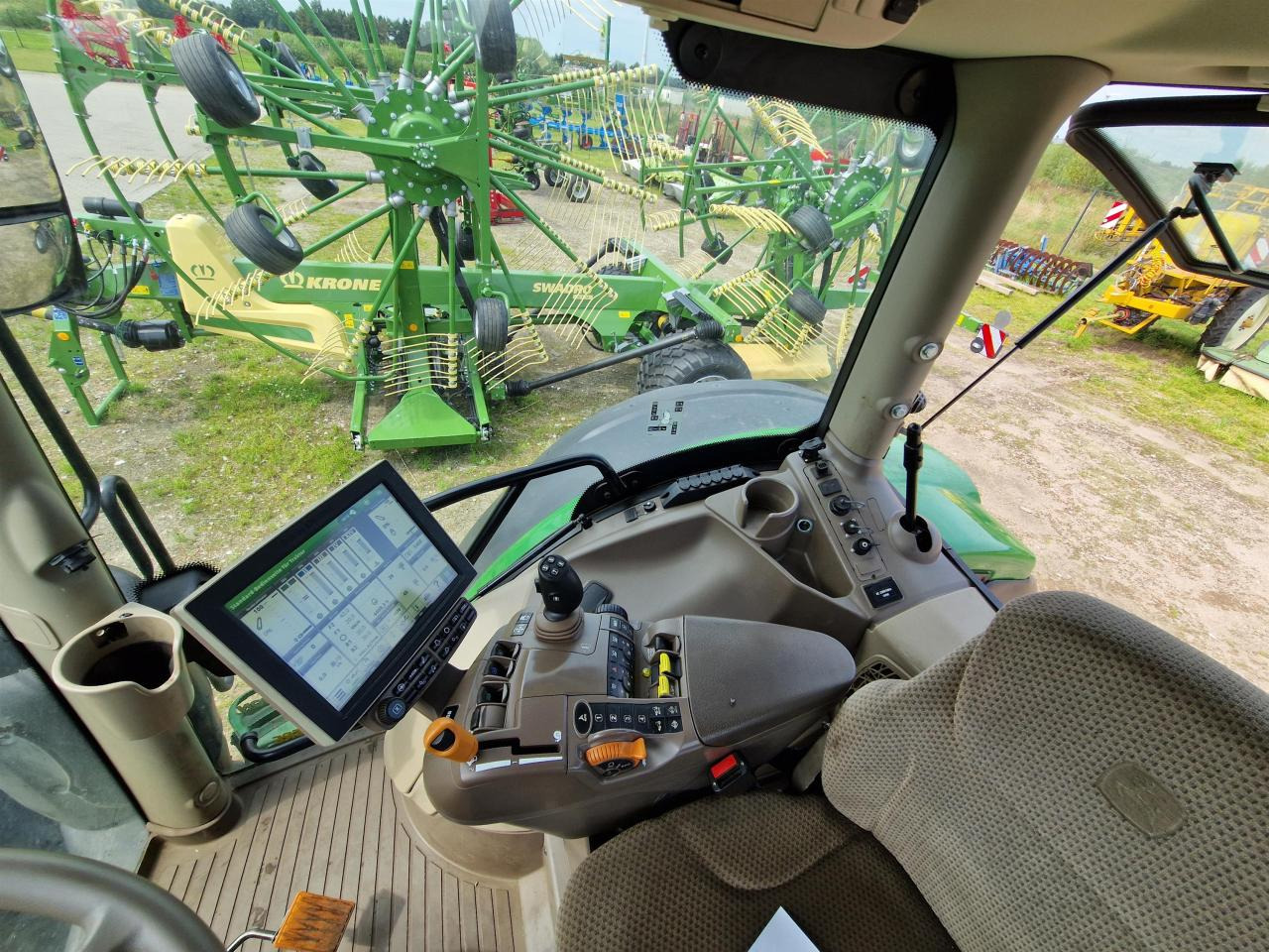 John Deere 6215R - Трактор: фото 5 John Deere 6215R - Трактор: фото 5