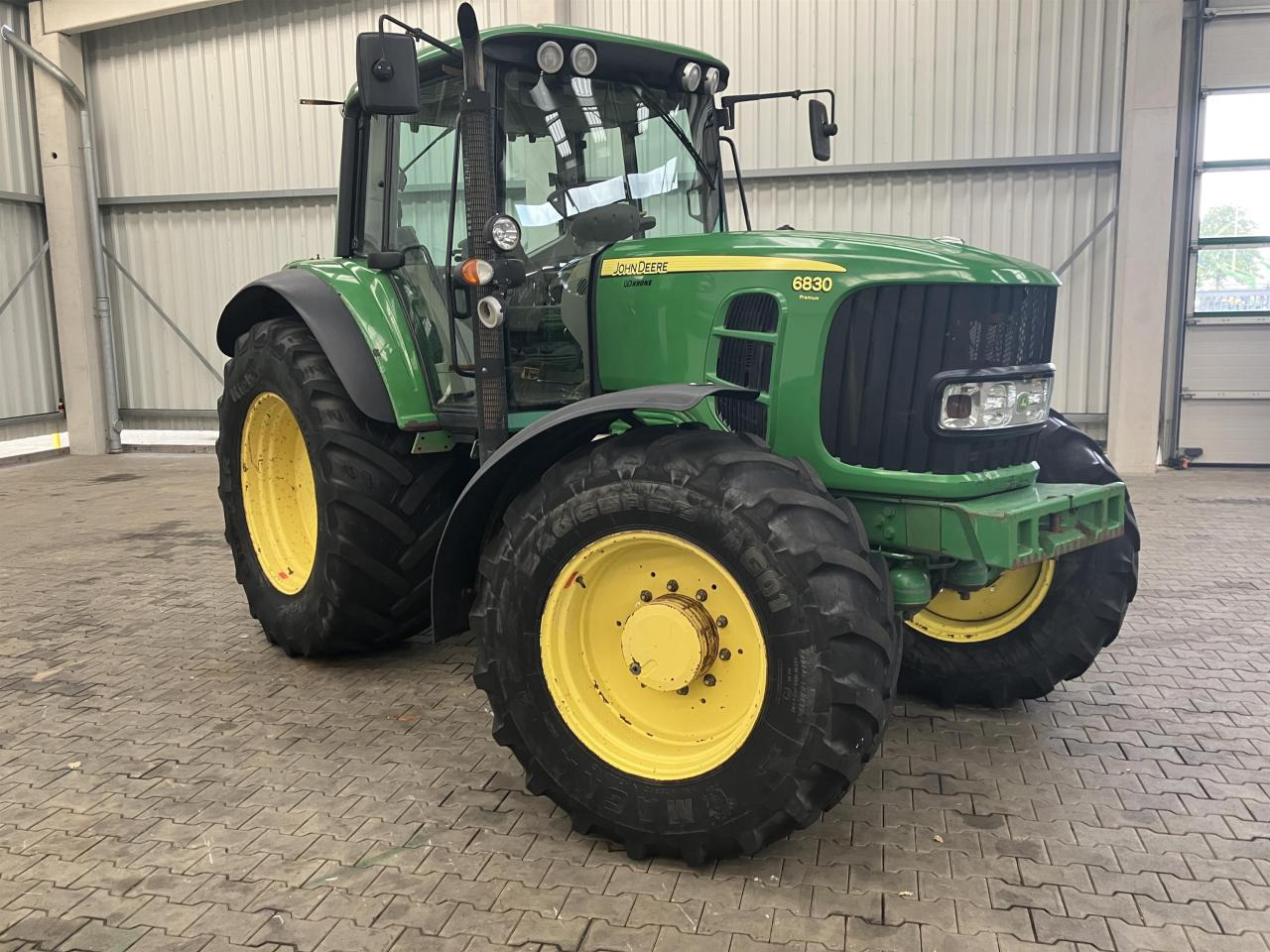 John Deere 6830 Premium - Трактор: фото 2 John Deere 6830 Premium - Трактор: фото 2