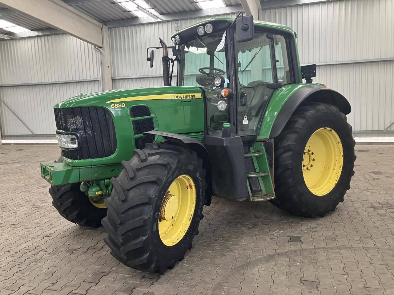 John Deere 6830 Premium - Трактор: фото 1 John Deere 6830 Premium - Трактор: фото 1