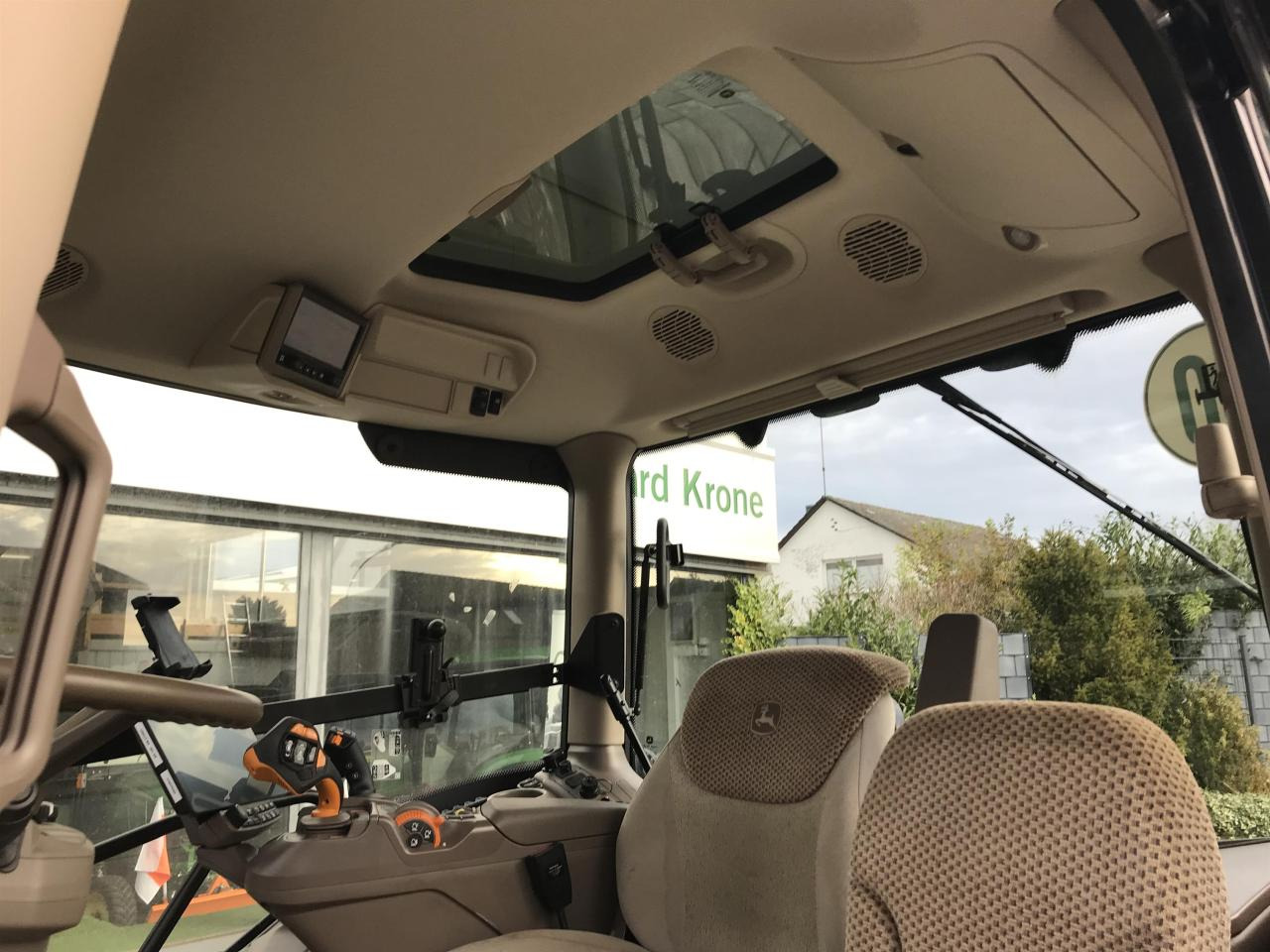 John Deere 6R 140 - Трактор: фото 3 John Deere 6R 140 - Трактор: фото 3