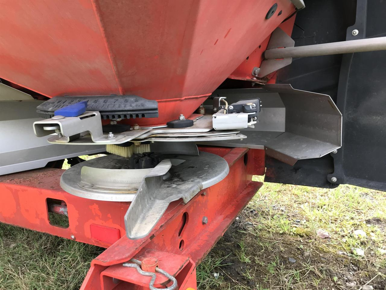 Rauch Axis-H50.1 EMC+W - Разбрасыватель удобрений: фото 2 Rauch Axis-H50.1 EMC+W - Разбрасыватель удобрений: фото 2