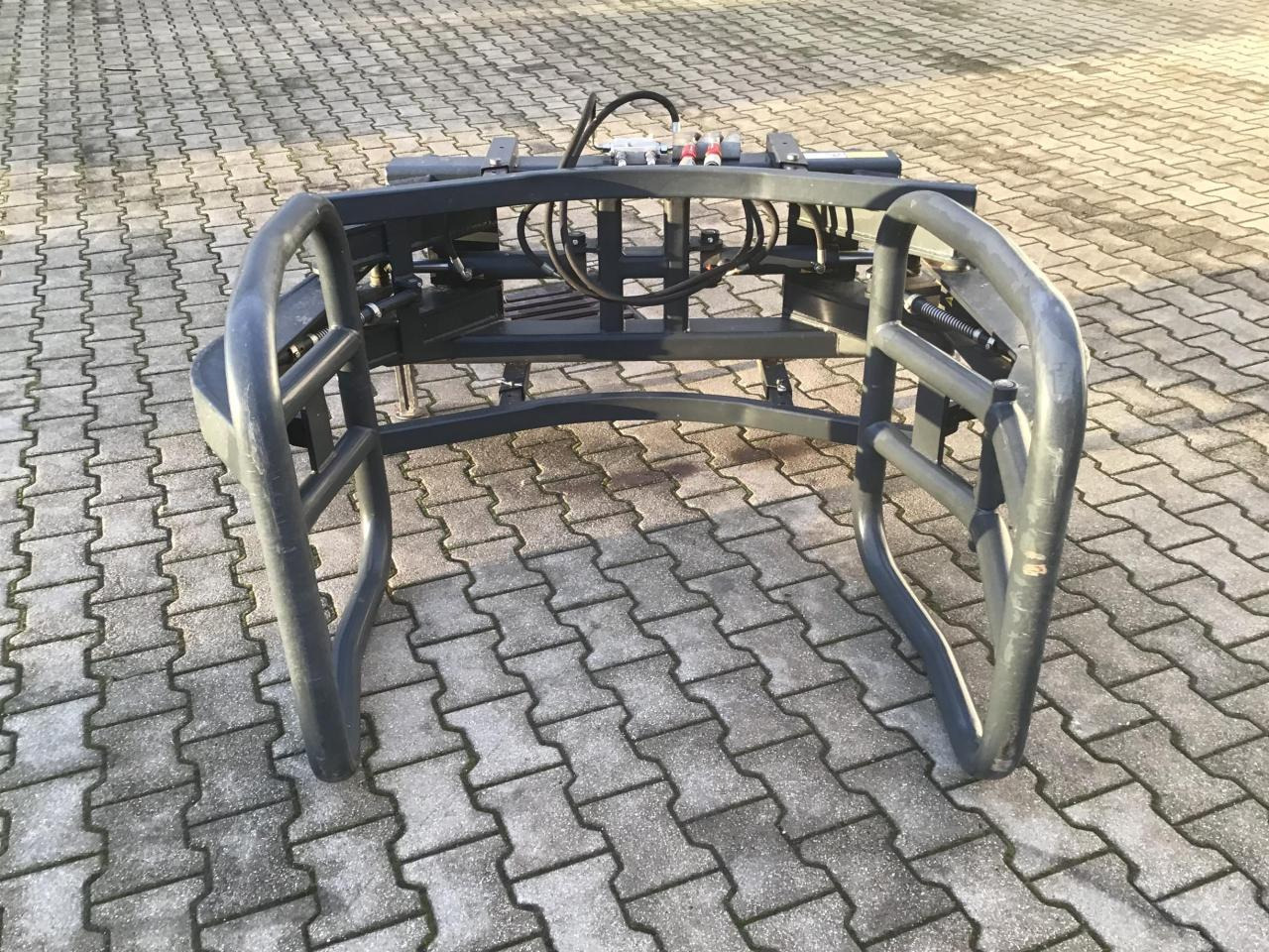 Saphir Folienballenzange FBZ - Фронтальный погрузчик для трактора: фото 1 Saphir Folienballenzange FBZ - Фронтальный погрузчик для трактора: фото 1