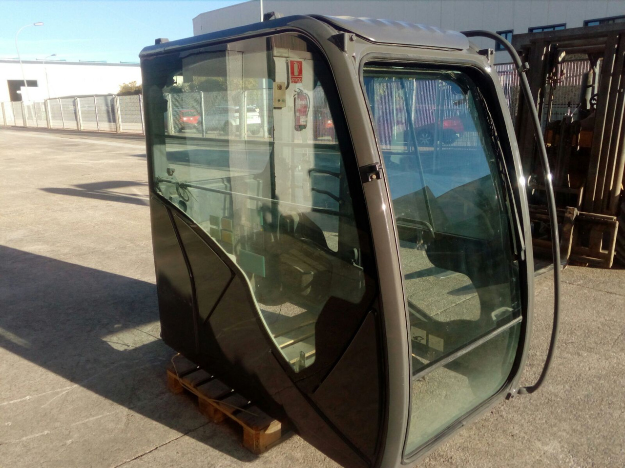 Cab ROPS HITACHI ZX270-3 ZX280-3 4665065 - Кабина для Строительной техники: фото 5 Cab ROPS HITACHI ZX270-3 ZX280-3 4665065 - Кабина для Строительной техники: фото 5