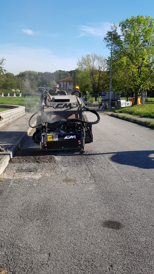 CM Crusher Multisikid RC - Мини-погрузчик с бортовым поворотом: фото 4 CM Crusher Multisikid RC - Мини-погрузчик с бортовым поворотом: фото 4