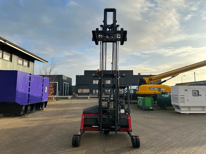 Moffett M4 20.1 Kubota Diesel Kooiaap 2 ton Sideshift Positioner Meeneemheftruck - Мобильный вилочный погрузчик: фото 4 Moffett M4 20.1 Kubota Diesel Kooiaap 2 ton Sideshift Positioner Meeneemheftruck - Мобильный вилочный погрузчик: фото 4