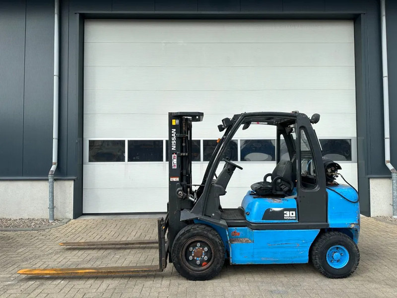 Nissan UGD02A30P0 3 ton Triplex Freelift LPG Heftruck - Газовый погрузчик: фото 1 Nissan UGD02A30P0 3 ton Triplex Freelift LPG Heftruck - Газовый погрузчик: фото 1