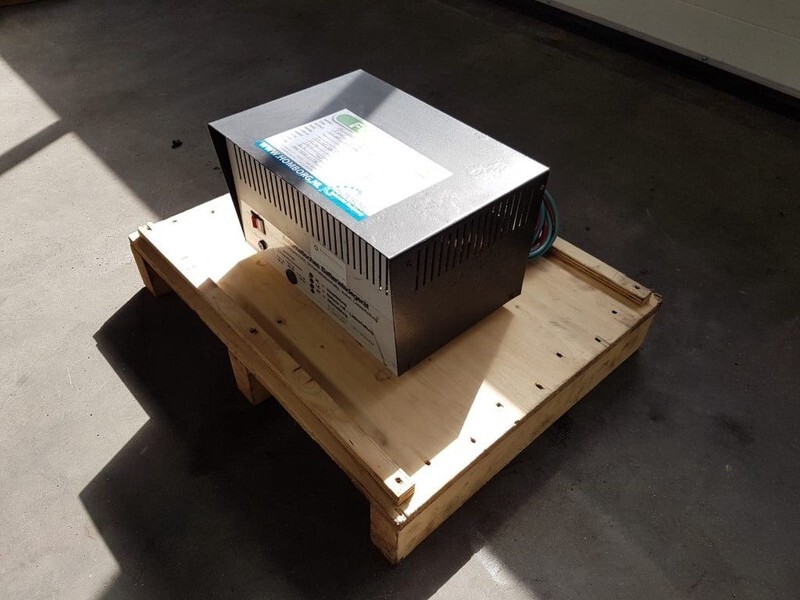 Acculader 24 Volt Acculader 230 Volt Battery Charger - Инструмент/ Оборудование: фото 2 Acculader 24 Volt Acculader 230 Volt Battery Charger - Инструмент/ Оборудование: фото 2