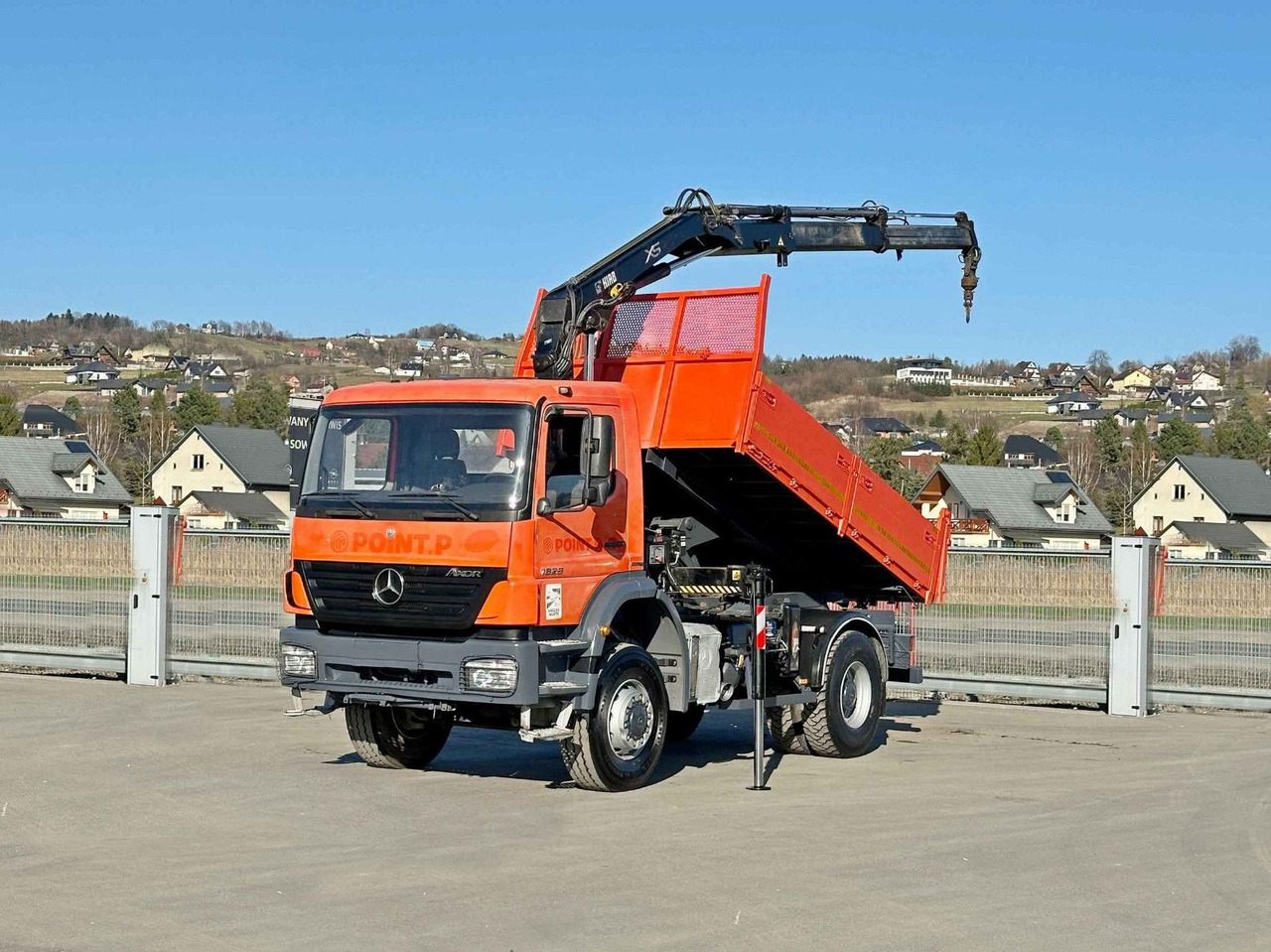 Mercedes-Benz AXOR 1829 * HIAB 1111 HIDUO + FUNK * TOP * 4x4 - Самосвал, Автоманипулятор: фото 2 Mercedes-Benz AXOR 1829 * HIAB 1111 HIDUO + FUNK * TOP * 4x4 - Самосвал, Автоманипулятор: фото 2