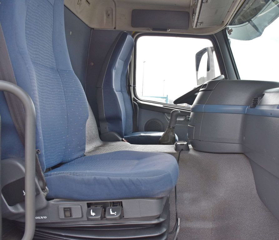 Фото интерьера 2: Самосвал, Автоманипулятор Volvo FM 380 Kipper 6,20 m * PK 12000 * FUNK*6x4 Volvo FM 380 Kipper 6,20 m * PK 12000 * FUNK*6x4