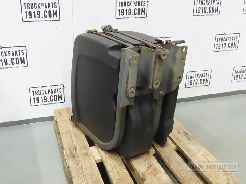 DAF 2303398 AdBlue tank DAF - Выхлопная система для Грузовиков: фото 2 DAF 2303398 AdBlue tank DAF - Выхлопная система для Грузовиков: фото 2