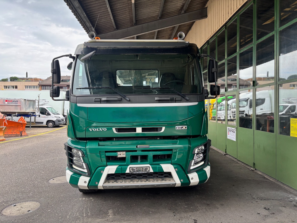 VOLVO FMX-500 8x4R - Крюковой мультилифт: фото 3 VOLVO FMX-500 8x4R - Крюковой мультилифт: фото 3