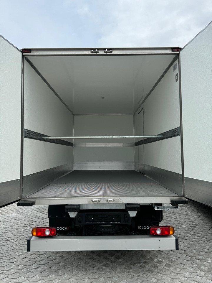 Mitsubishi Canter FUSO 70C18 Isotherm Koffer - Изотермический грузовик: фото 1 Mitsubishi Canter FUSO 70C18 Isotherm Koffer - Изотермический грузовик: фото 1