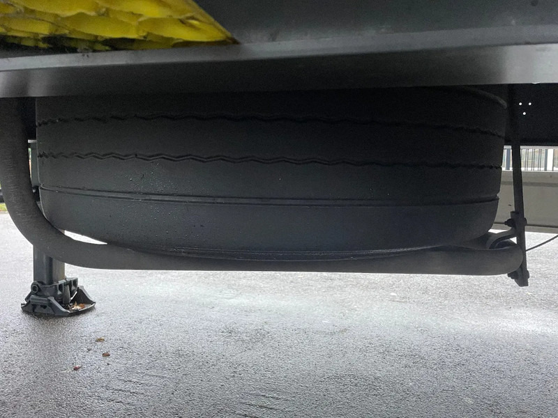 Kässbohrer Zij borden en laadklep xxl certificaat - Тентованный полуприцеп: фото 3 Kässbohrer Zij borden en laadklep xxl certificaat - Тентованный полуприцеп: фото 3